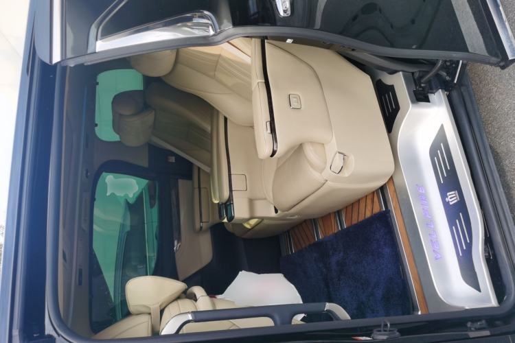Used Toyota Vellfire 2023 Crown Dual-Engine 2.5L HV Ultimate Edition Left Rear Seat