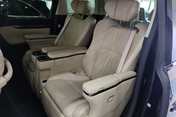 Used Toyota Vellfire 2023 Crown Dual-Engine 2.5L HV Prestige Edition Left Rear Seat