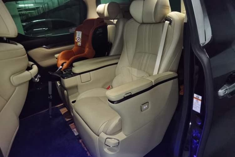 Used Toyota Vellfire 2023 Crown Dual-Engine 2.5L HV Prestige Edition Left Rear Seat