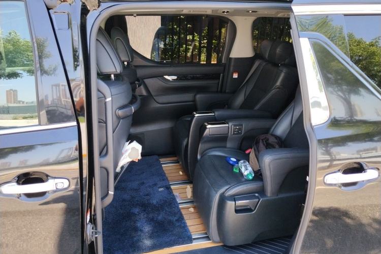 Used Toyota Vellfire 2023 Crown Dual-Engine 2.5L HV Luxury Edition Left Rear Seat