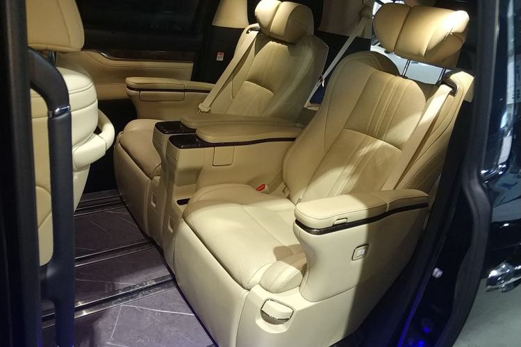 Used Toyota Vellfire 2023 Crown Dual-Engine 2.5L HV Prestige Edition Left Rear Seat