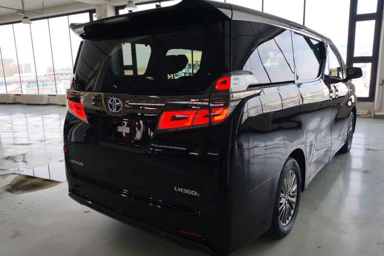 Used Toyota Vellfire 2023 Crown Dual-Engine 2.5L HV Luxury Edition Rear Right 45 Deg
