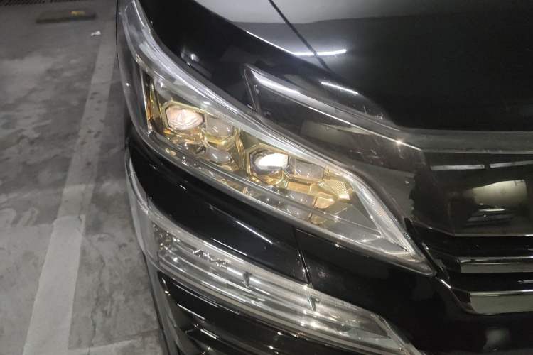 Used Toyota Vellfire 2023 Crown Dual-Engine 2.5L HV Prestige Edition Right Front Headlight