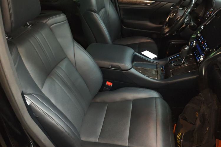 Used Toyota Vellfire 2023 Crown Dual-Engine 2.5L HV Prestige Edition Right Front Seat
