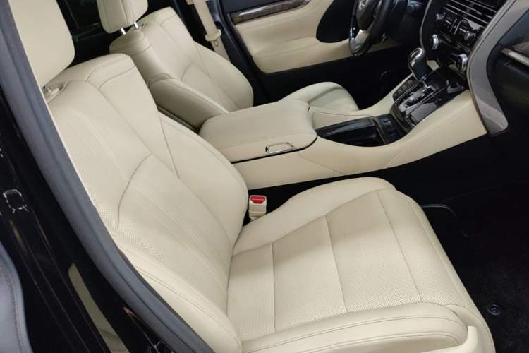 Used Toyota Vellfire 2023 Crown Dual-Engine 2.5L HV Prestige Edition Right Front Seat
