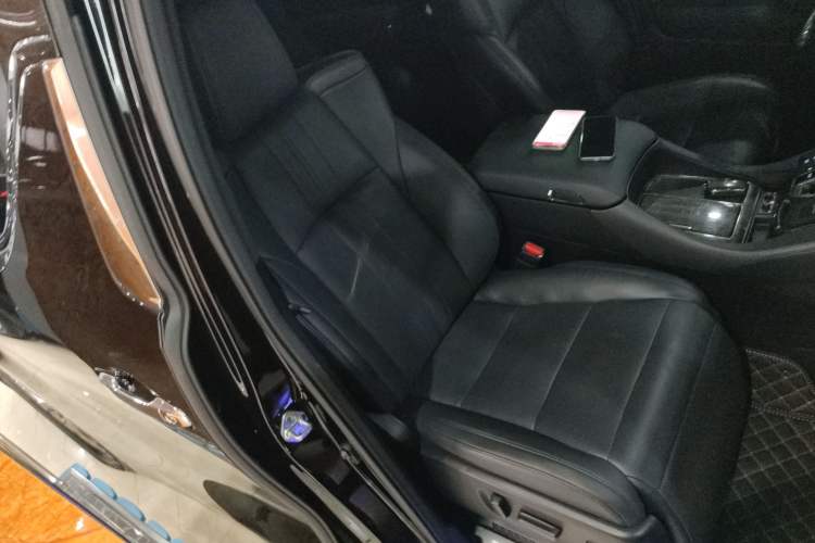 Used Toyota Vellfire 2023 Crown Dual-Engine 2.5L HV Prestige Edition Right Front Seat