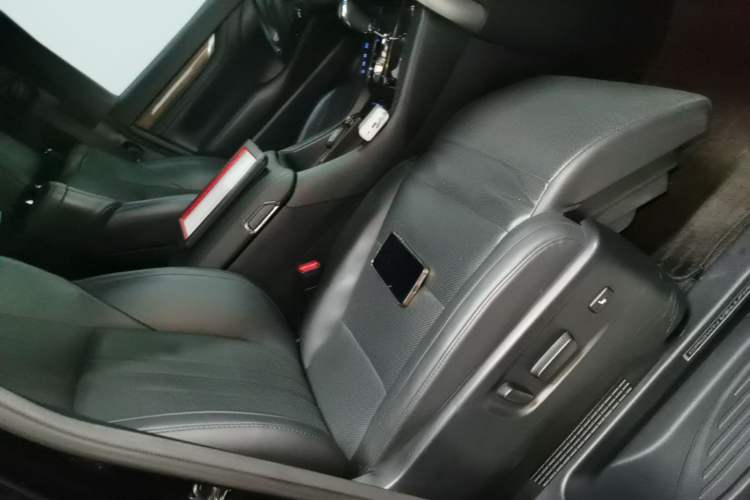 Used Toyota Vellfire 2023 Crown Dual-Engine 2.5L HV Ultimate Edition Right Front Seat