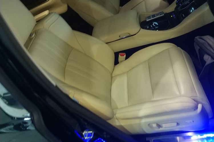 Used Toyota Vellfire 2023 Crown Dual-Engine 2.5L HV Prestige Edition Right Front Seat