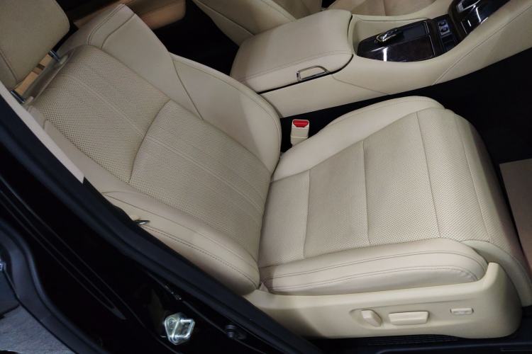 Used Toyota Vellfire 2023 Crown Dual-Engine 2.5L HV Ultimate Edition Right Front Seat