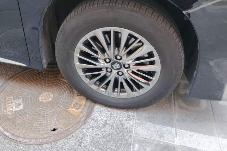Used Toyota Vellfire 2023 Crown Dual-Engine 2.5L HV Ultimate Edition Right Front Wheel Hub