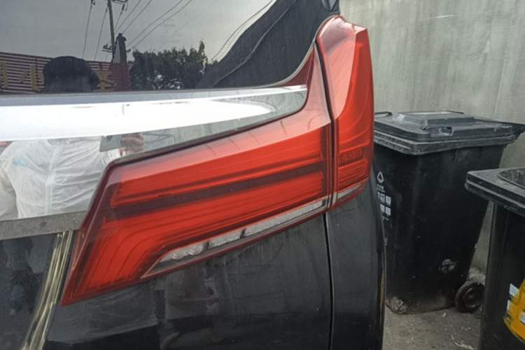 Used Toyota Vellfire 2023 Crown Dual-Engine 2.5L HV Prestige Edition Right Rear Taillight