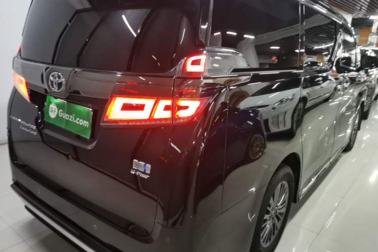 Used Toyota Vellfire 2023 Crown Dual-Engine 2.5L HV Ultimate Edition Right Rear Taillight