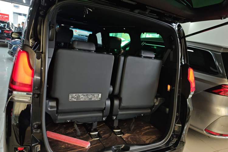Used Toyota Vellfire 2023 Crown Dual-Engine 2.5L HV Prestige Edition Trunk