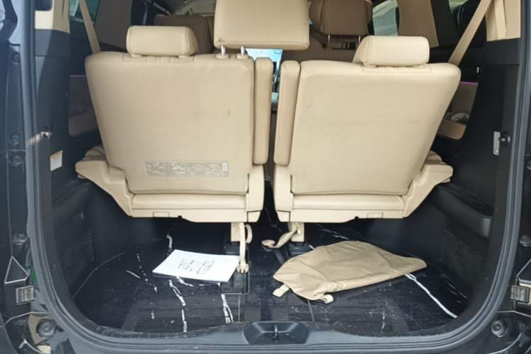Used Toyota Vellfire 2023 Crown Dual-Engine 2.5L HV Prestige Edition Trunk