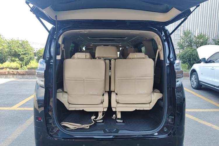 Used Toyota Vellfire 2023 Crown Dual-Engine 2.5L HV Prestige Edition Trunk