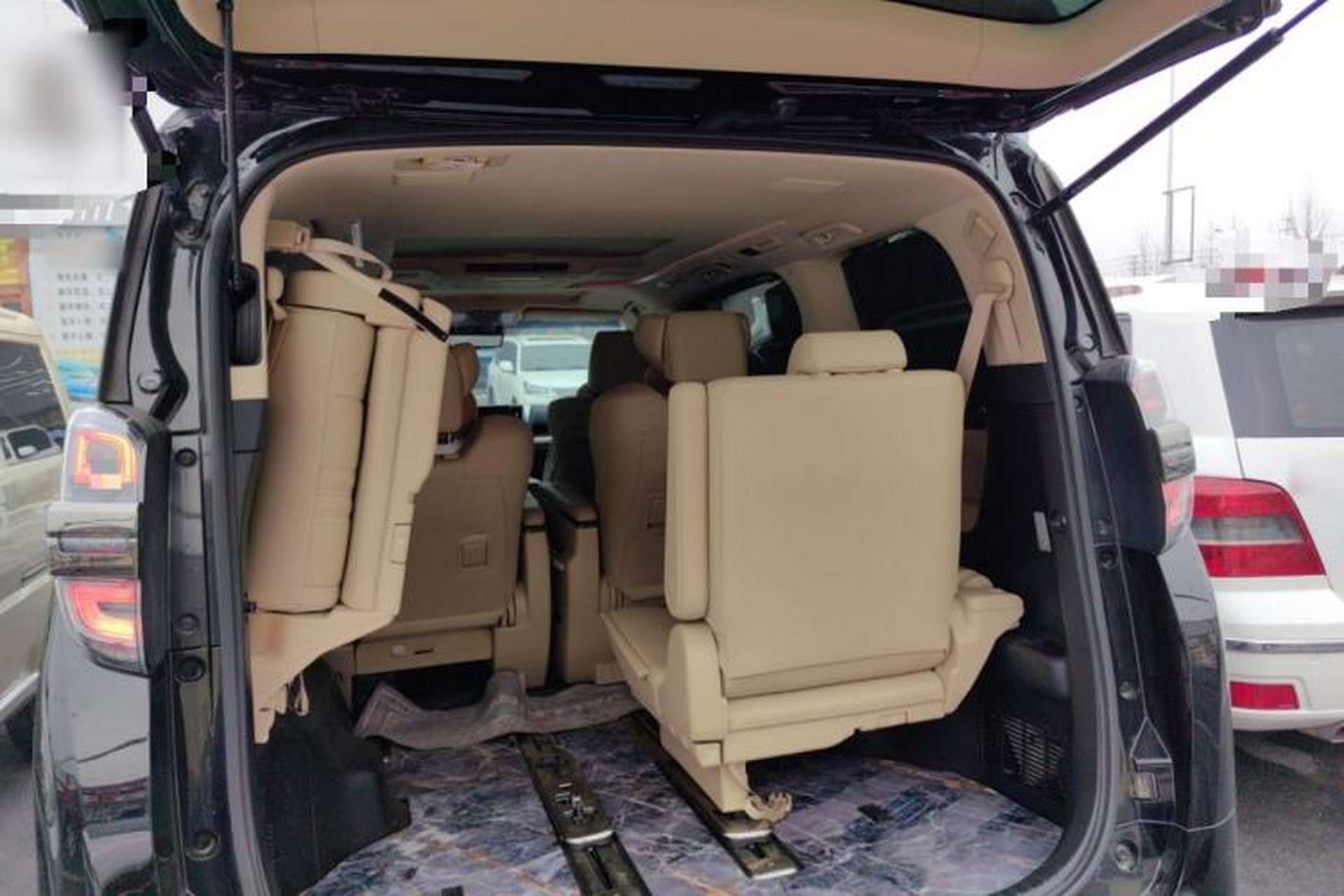 Used Toyota Vellfire 2023 Crown Dual-Engine 2.5L HV Luxury Edition Trunk