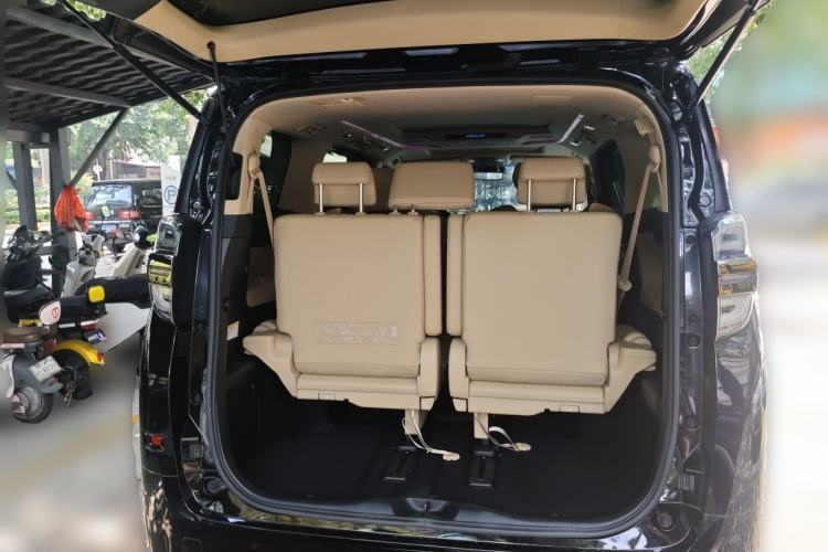 Used Toyota Vellfire 2023 Crown Dual-Engine 2.5L HV Ultimate Edition Trunk