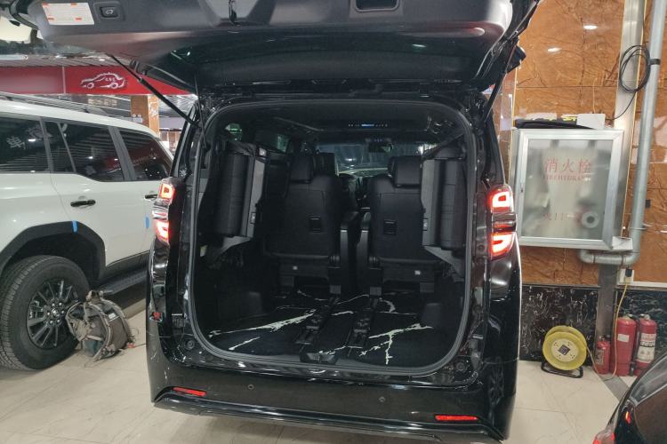Used Toyota Vellfire 2023 Crown Dual-Engine 2.5L HV Prestige Edition Trunk