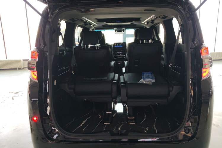 Used Toyota Vellfire 2023 Crown Dual-Engine 2.5L HV Luxury Edition Trunk
