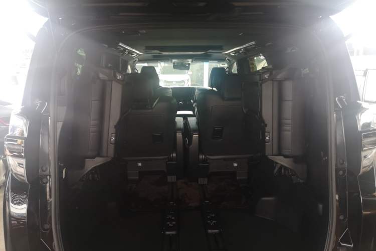 Used Toyota Vellfire 2023 Crown Dual-Engine 2.5L HV Ultimate Edition Trunk