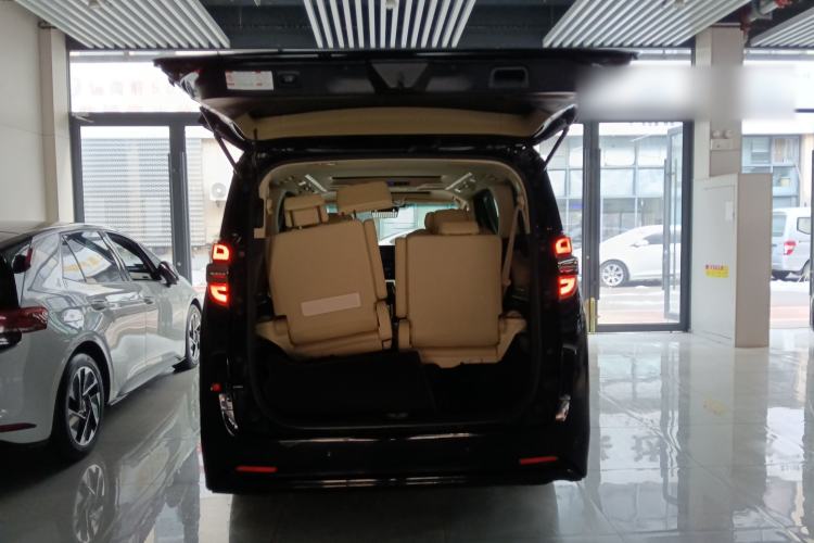 Used Toyota Vellfire 2023 Crown Dual-Engine 2.5L HV Prestige Edition Trunk