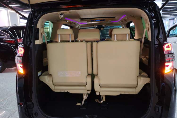 Used Toyota Vellfire 2023 Crown Dual-Engine 2.5L HV Ultimate Edition Trunk
