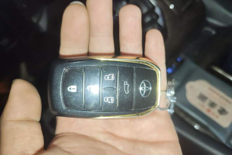 Used Toyota Vellfire 2023 Crown Dual-Engine 2.5L HV Prestige Edition Vehicle Key