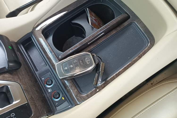 Used Toyota Vellfire 2023 Crown Dual-Engine 2.5L HV Prestige Edition Vehicle Key