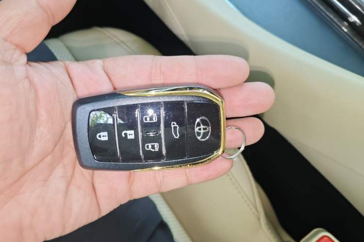 Used Toyota Vellfire 2023 Crown Dual-Engine 2.5L HV Ultimate Edition Vehicle Key