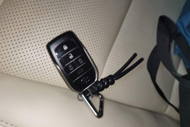 Used Toyota Vellfire 2023 Crown Dual-Engine 2.5L HV Prestige Edition Vehicle Key