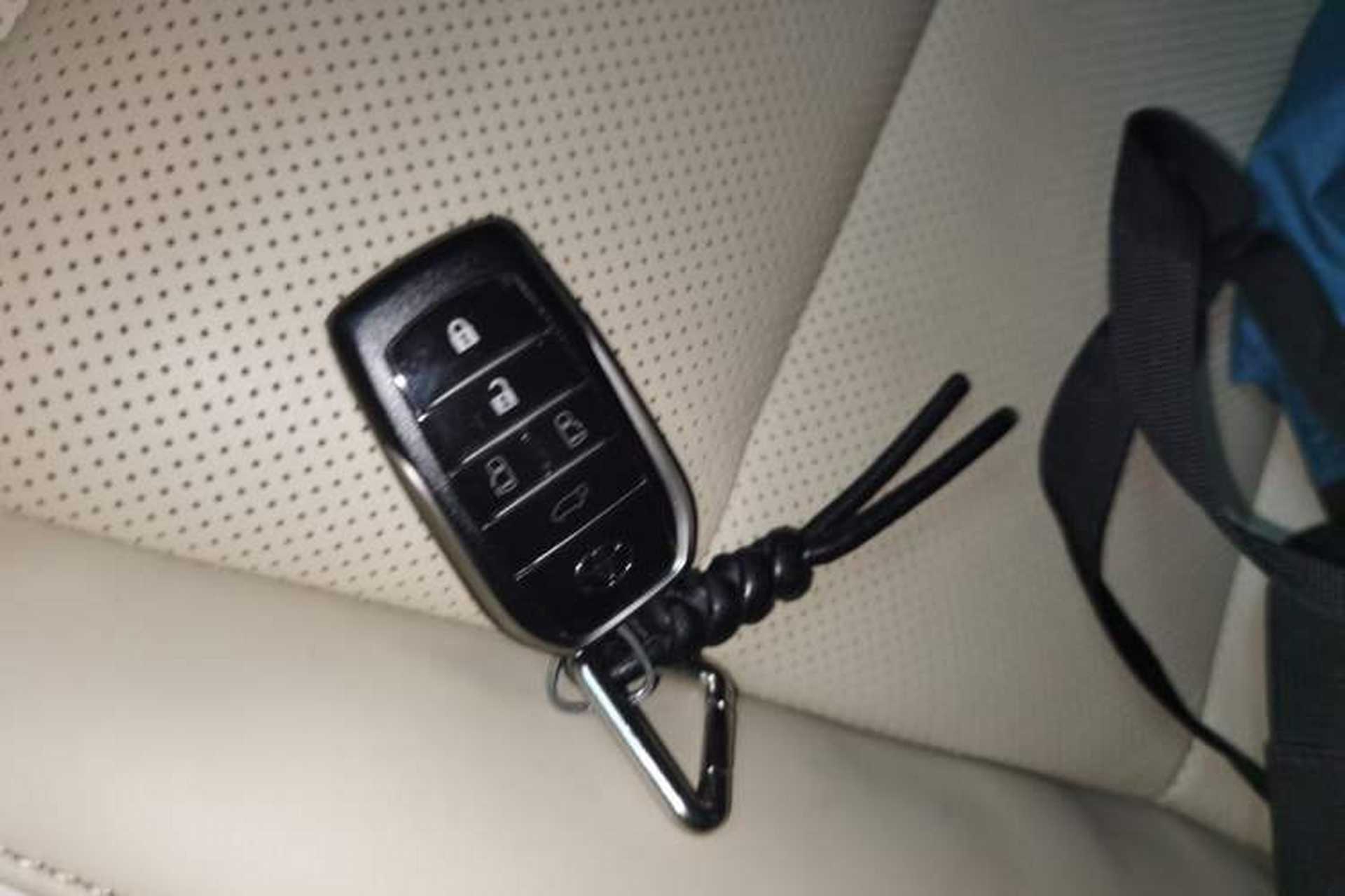Used Toyota Vellfire 2023 Crown Dual-Engine 2.5L HV Prestige Edition Vehicle Key