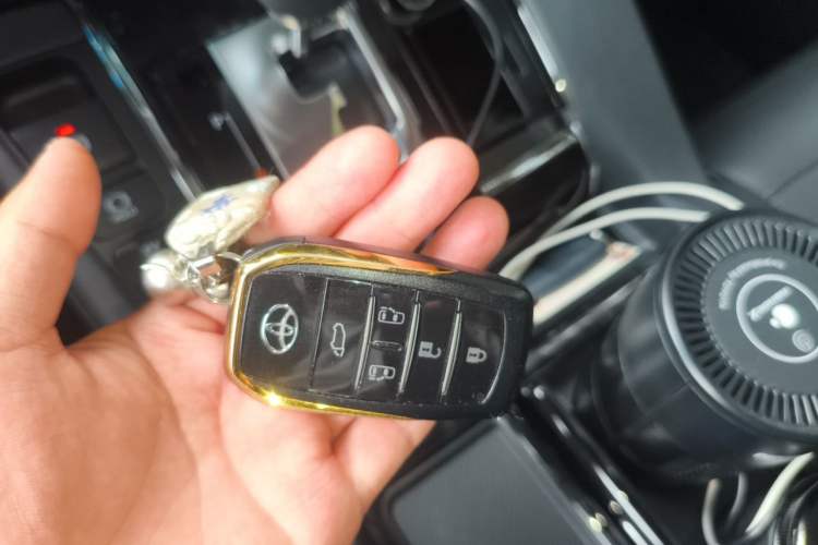 Used Toyota Vellfire 2023 Crown Dual-Engine 2.5L HV Luxury Edition Vehicle Key