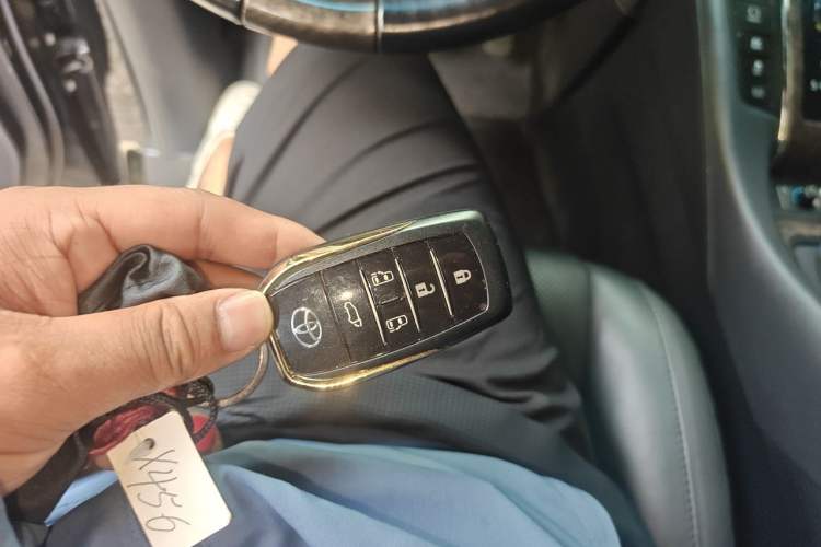 Used Toyota Vellfire 2023 Crown Dual-Engine 2.5L HV Ultimate Edition Vehicle Key
