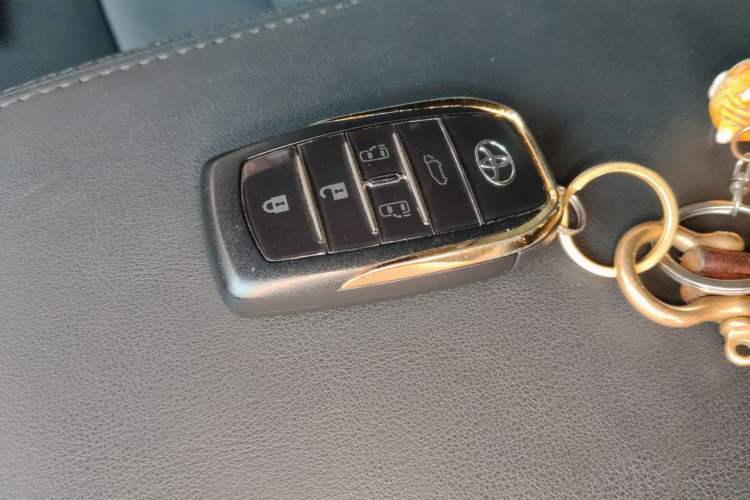 Used Toyota Vellfire 2023 Crown Dual-Engine 2.5L HV Ultimate Edition Vehicle Key