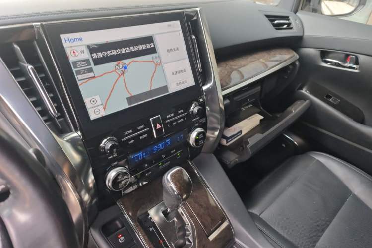 Used Toyota Vellfire 2023 Crown Dual-Engine 2.5L HV Prestige Edition Audio And AC Panel
