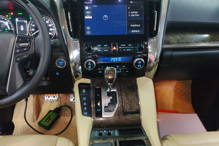 Used Toyota Vellfire 2023 Crown Dual-Engine 2.5L HV Ultimate Edition Audio And AC Panel