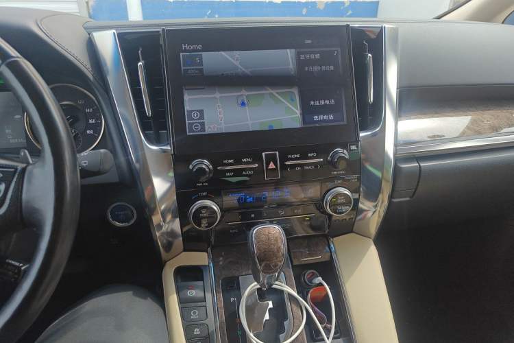 Used Toyota Vellfire 2023 Crown Dual-Engine 2.5L HV Prestige Edition Audio And AC Panel