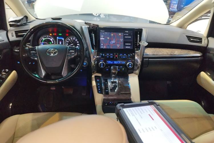 Used Toyota Vellfire 2023 Crown Dual-Engine 2.5L HV Prestige Edition Center Console