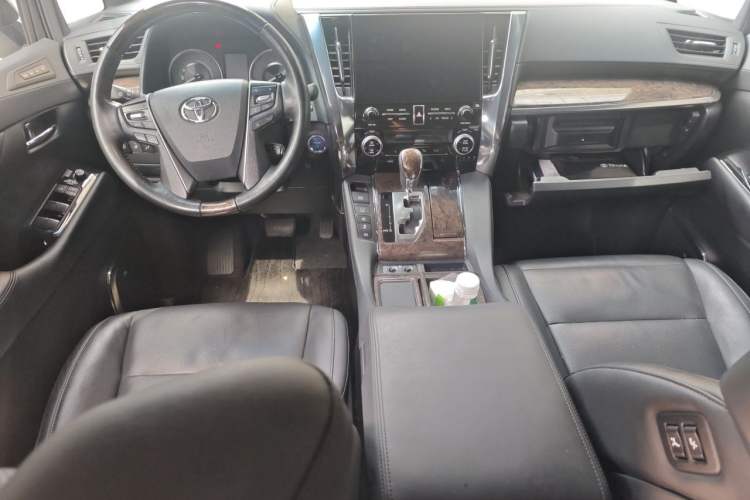 Used Toyota Vellfire 2023 Crown Dual-Engine 2.5L HV Prestige Edition Center Console
