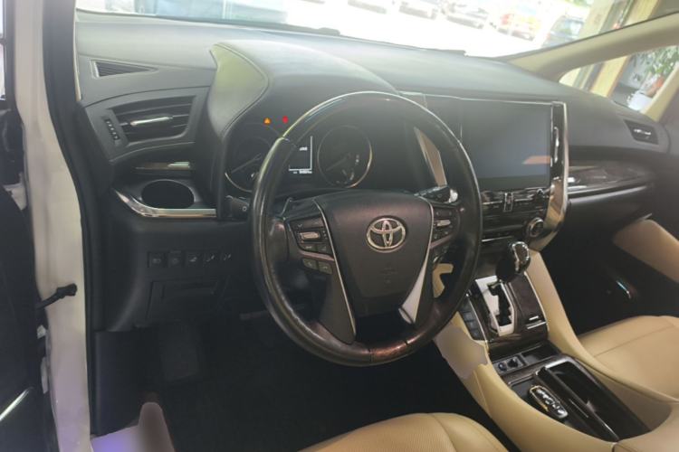 Used Toyota Vellfire 2023 Crown Dual-Engine 2.5L HV Prestige Edition Center Console