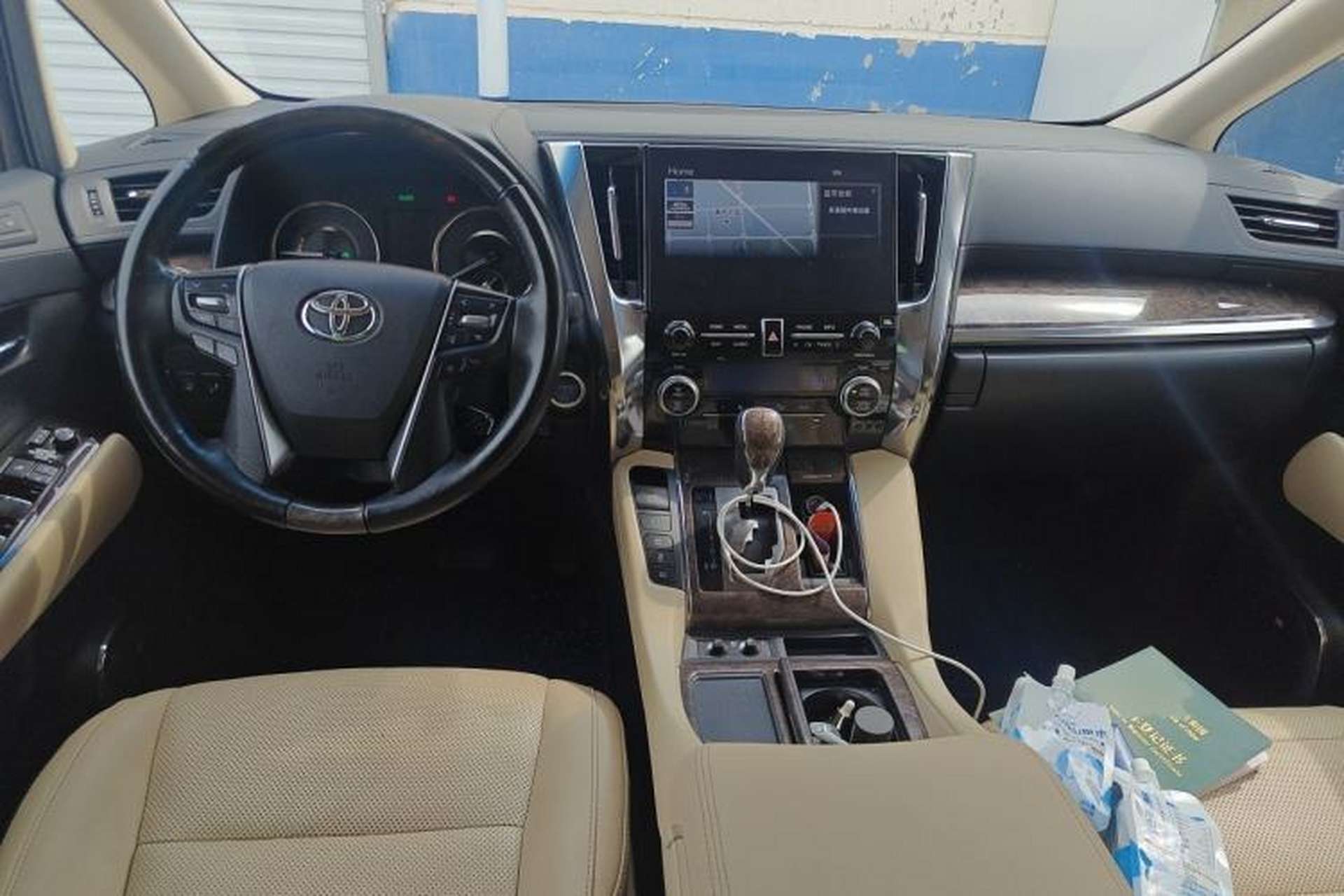 Used Toyota Vellfire 2023 Crown Dual-Engine 2.5L HV Prestige Edition Center Console