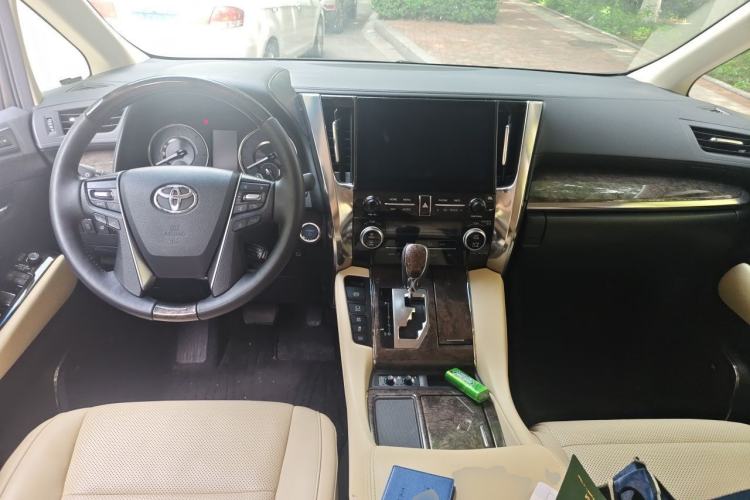 Used Toyota Vellfire 2023 Crown Dual-Engine 2.5L HV Ultimate Edition Center Console