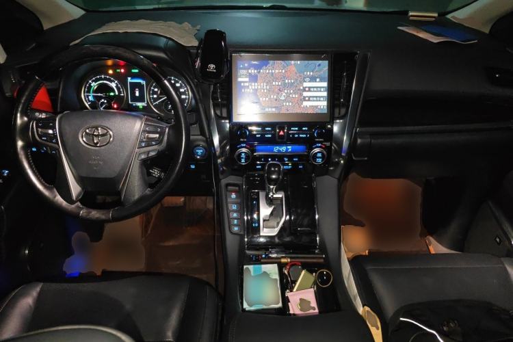 Used Toyota Vellfire 2023 Crown Dual-Engine 2.5L HV Luxury Edition Center Console