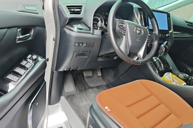 Used Toyota Vellfire 2023 Crown Dual-Engine 2.5L HV Luxury Edition Driver Seat