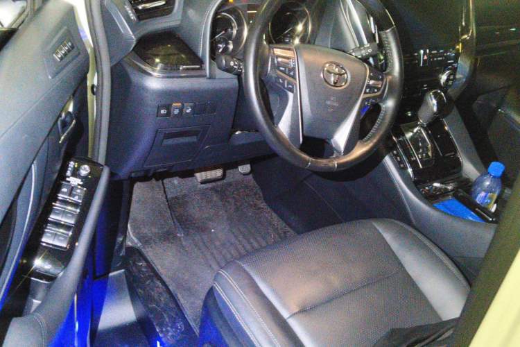 Used Toyota Vellfire 2023 Crown Dual-Engine 2.5L HV Luxury Edition Driver Seat