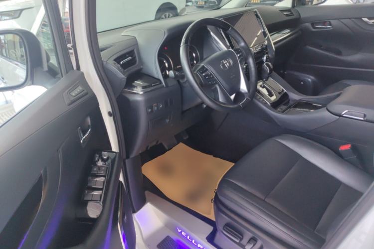 Used Toyota Vellfire 2023 Crown Dual-Engine 2.5L HV Luxury Edition Driver Seat