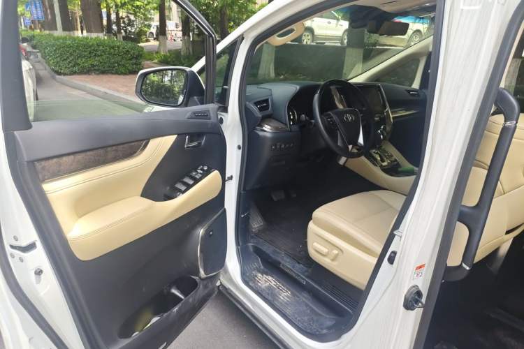 Used Toyota Vellfire 2023 Crown Dual-Engine 2.5L HV Ultimate Edition Driver Seat