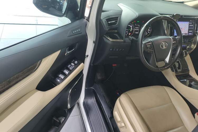 Used Toyota Vellfire 2023 Crown Dual-Engine 2.5L HV Ultimate Edition Driver Seat