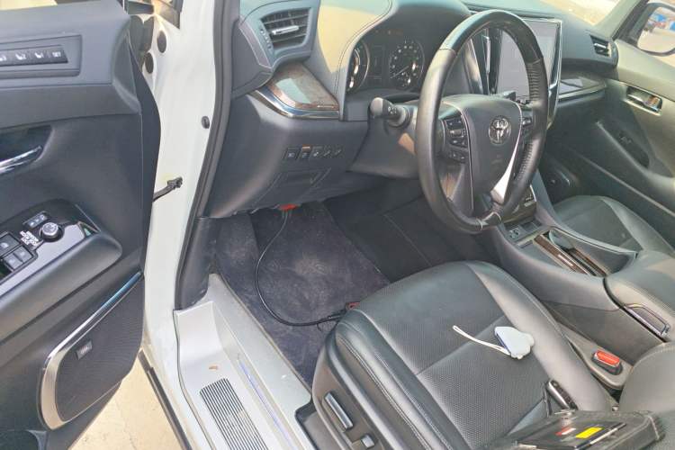 Used Toyota Vellfire 2023 Crown Dual-Engine 2.5L HV Ultimate Edition Driver Seat