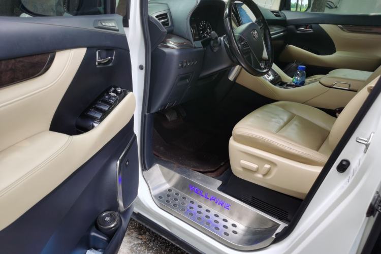 Used Toyota Vellfire 2023 Crown Dual-Engine 2.5L HV Prestige Edition Driver Seat